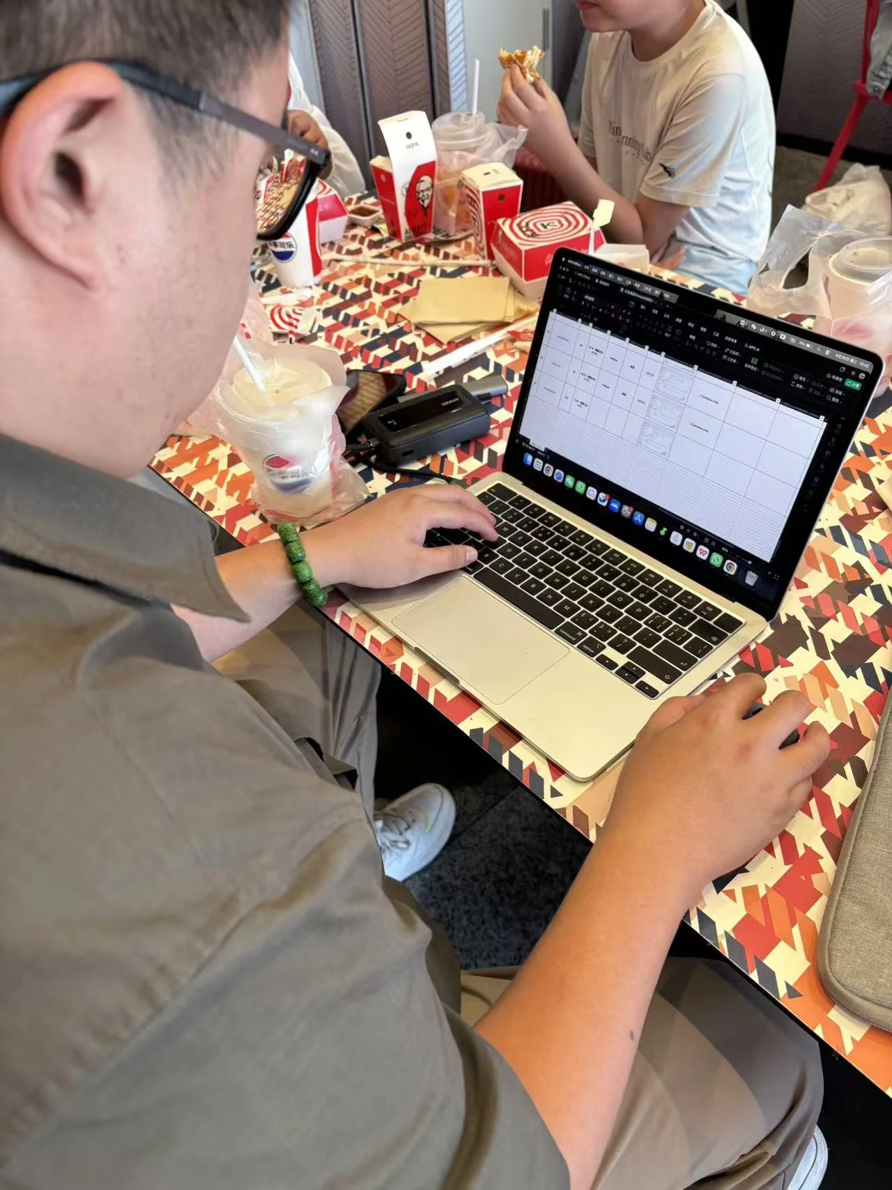 Kenny杨整理Guest Post平台和收录数据的工作现场